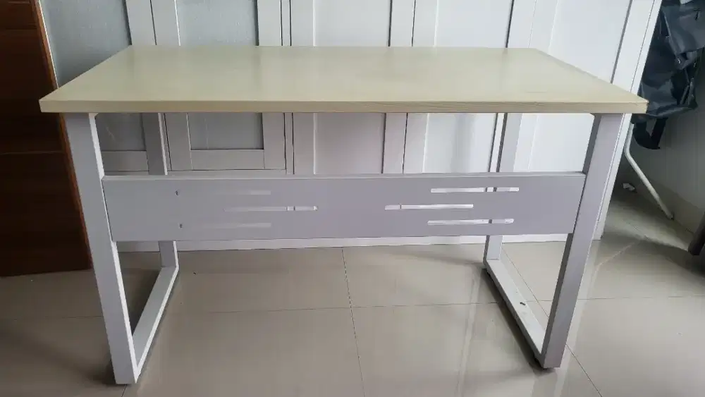 Meja Belajar / Meja Kerja Besi merk informa