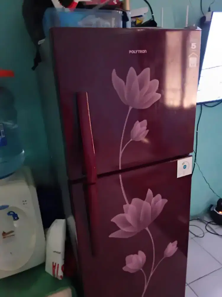 Dijual kulkas merk polytron