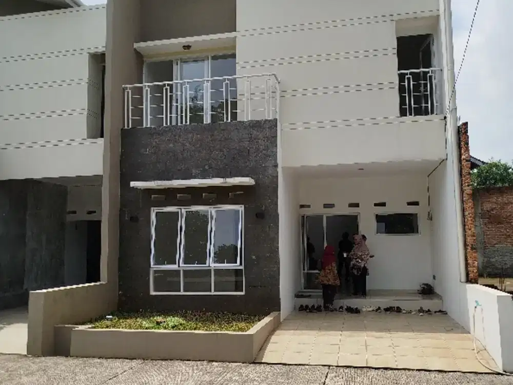 Rumah Ideal Keluarga  Luas 3 Menit Tol Grand Cibubur