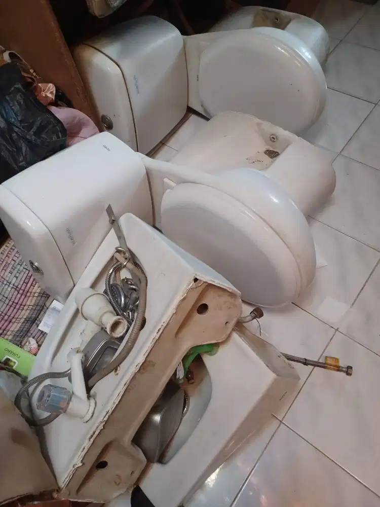 2 set kloset dan wastafel