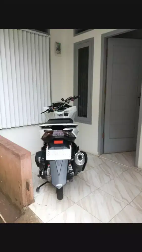 HONDA PCX 2024 CBS WARNA PUTIH