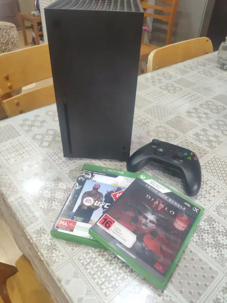 XBOX SERIES X - 1TB LIKE NEW