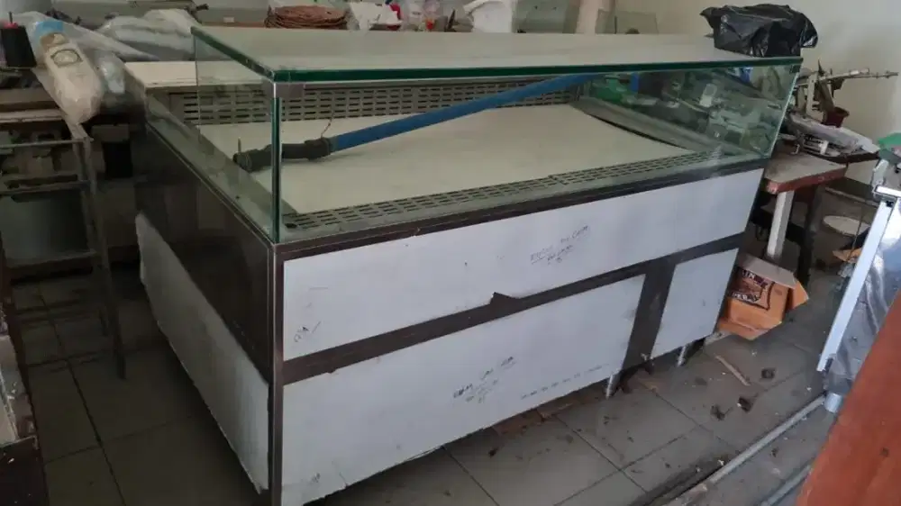 Showcase chiller untuk dessert, sayu, buah