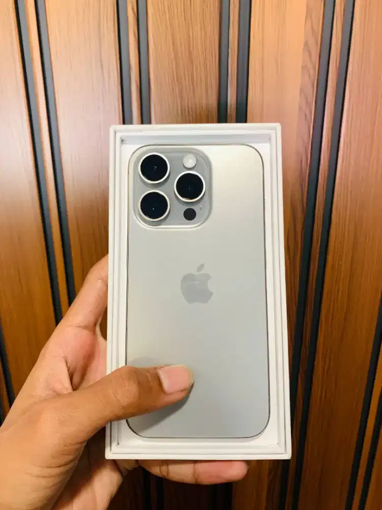 iPhone 15pro natural titanium 128gb iBox