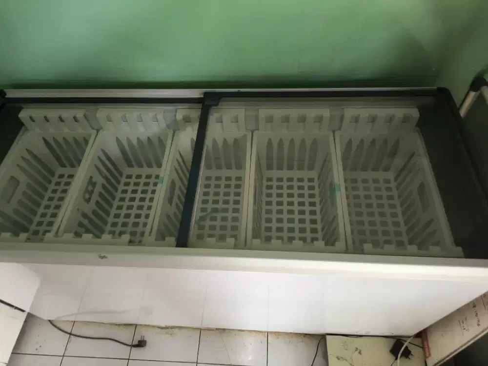 Freezer gea 600l selding kaca