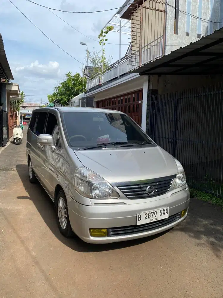 Nissan serena HWS 2010 mobil pribadi