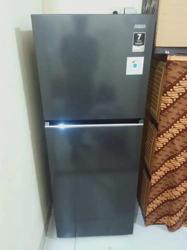 dijual cepat! kulkas 2 pintu merk aqua
