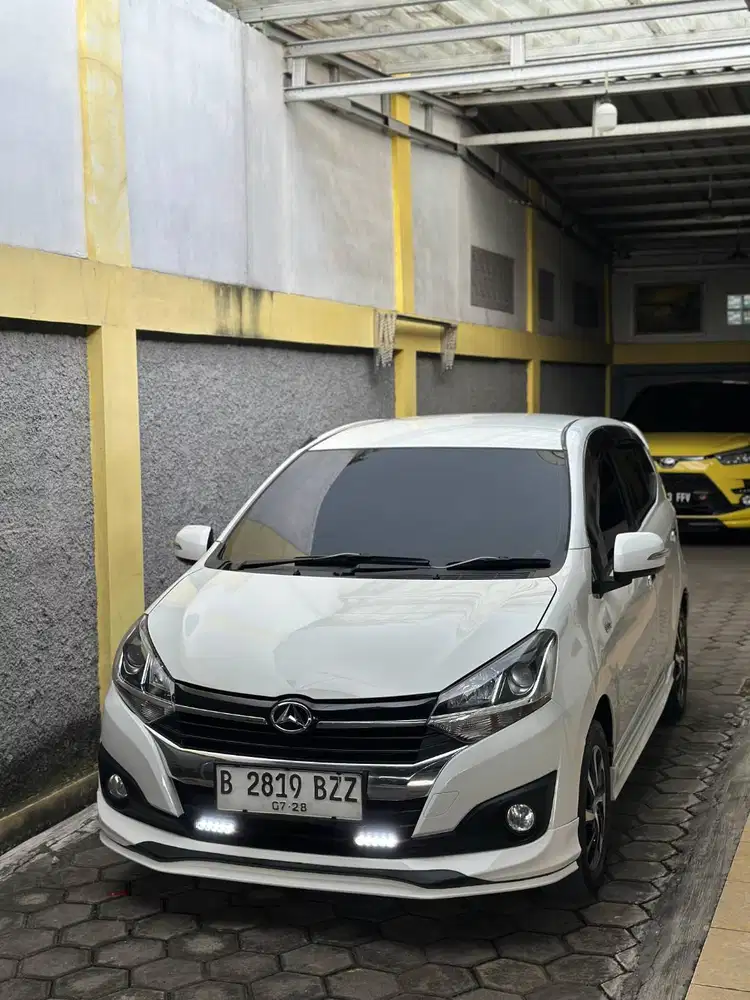 Ayla R Deluxe 1.2 At 2018 Putih