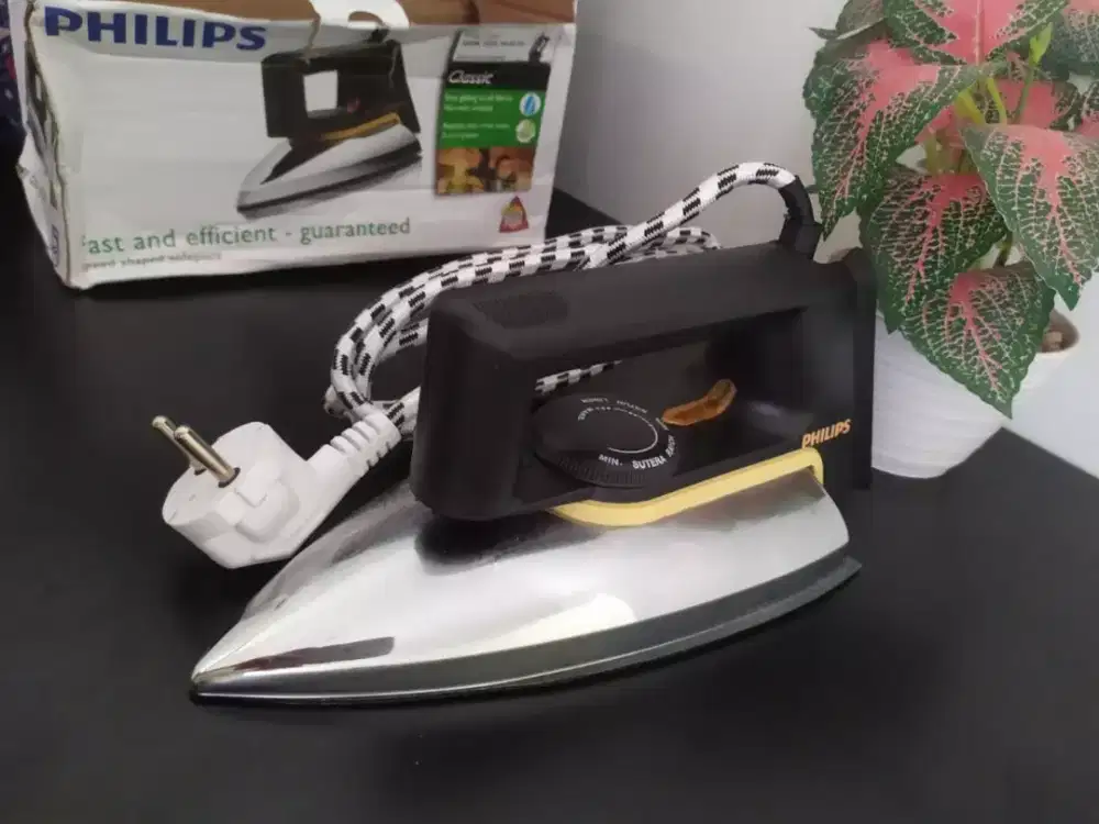 Setrika Philips kosongkan lemari