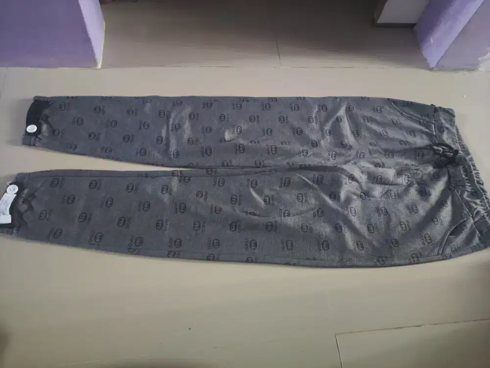 Celana panjang pribadi