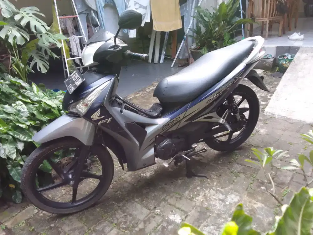 Dijual Honda Supra X 125 tahun 2011. Surat lengkap