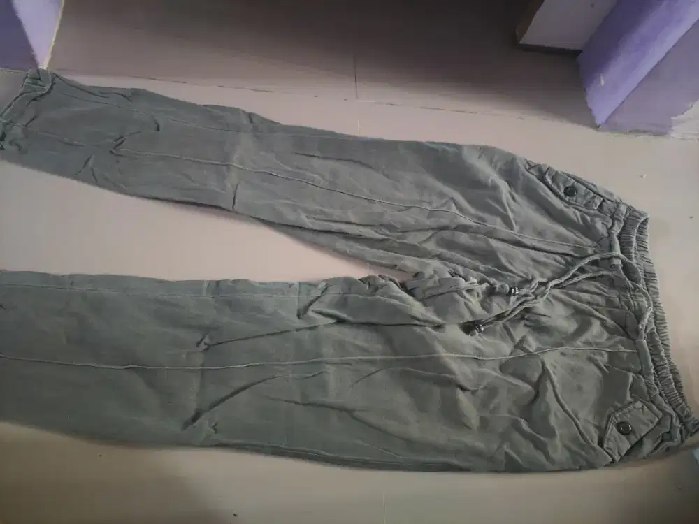 Celana second pribadi