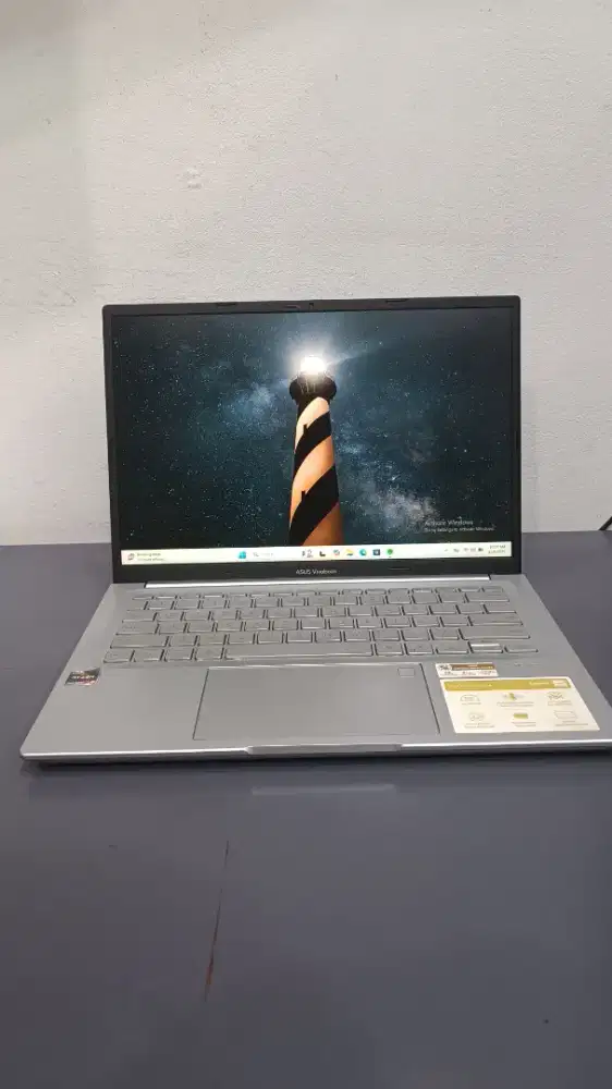 Asus vivobook M1403Q