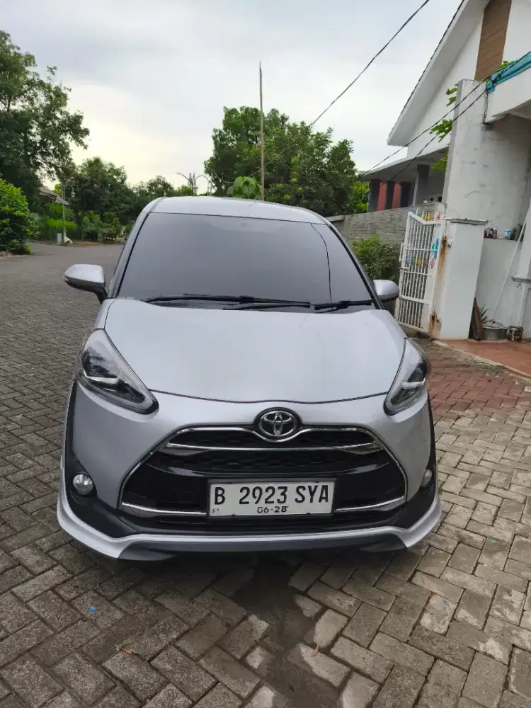 Jual Toyota Sienta 2018 mAtic Silver. Plat B pajak off1x. Semarang