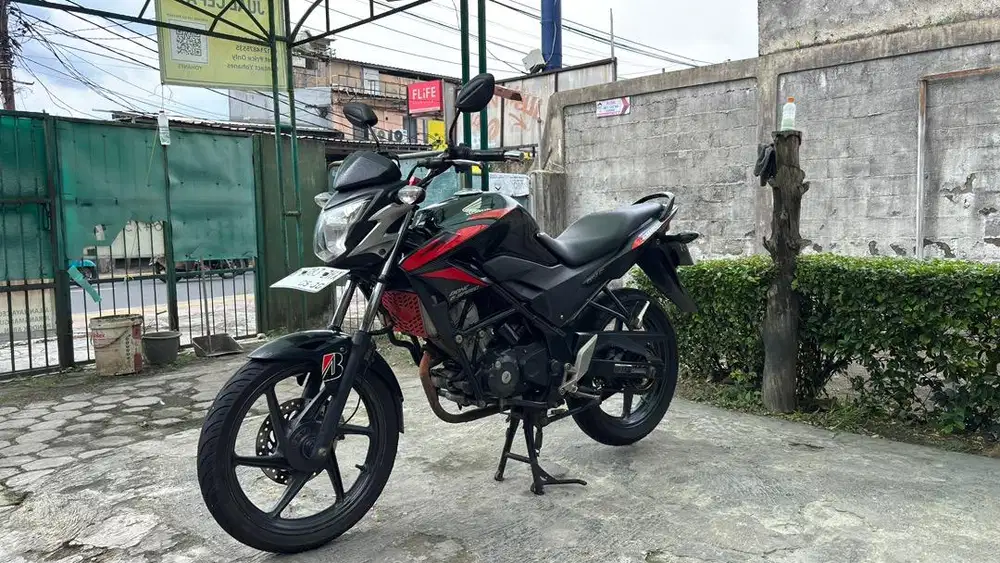 Motor CB150R tahun 2015