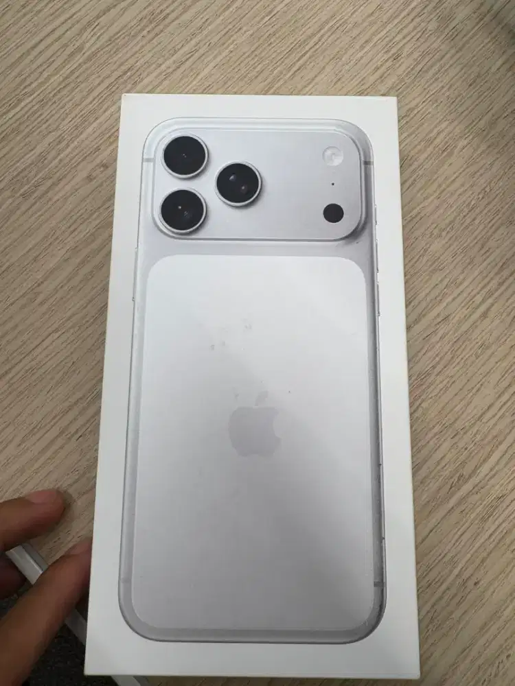 iPhone 17pm silver 256gb iBox