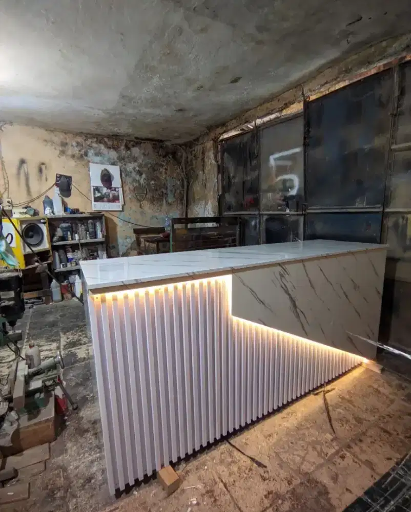 Meja kasir minimalis