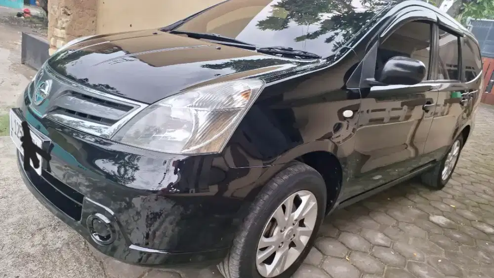 Grand livina SV Tahun 2011 Matic warna hitam