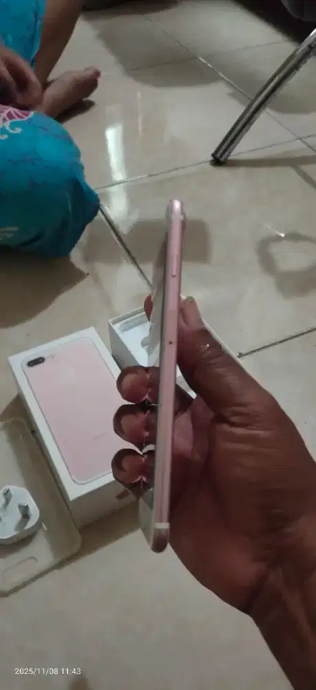 mau jual butuh siapa cepat aja hp iphone 7 pkus ram 6 /128 no kendala
