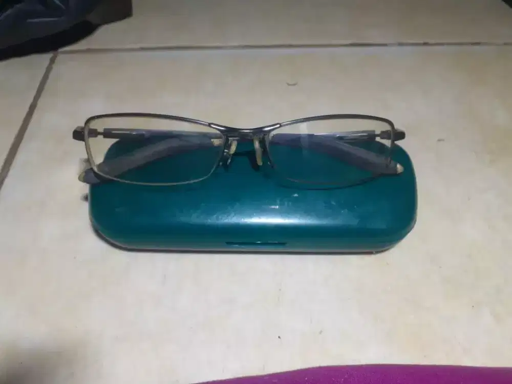 Kacamata Oakley 5080.