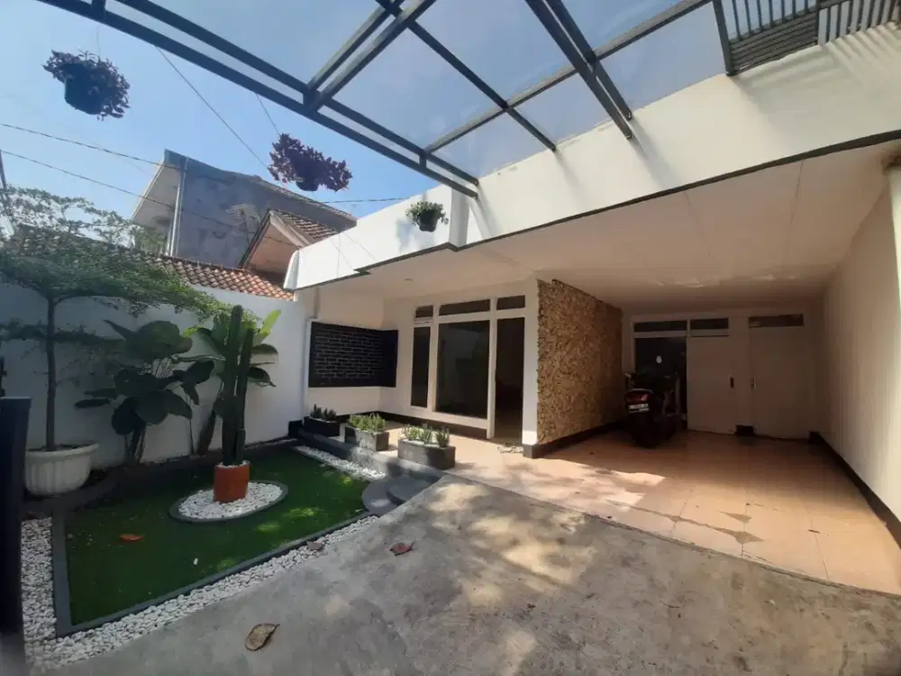 TURUN HARGA LAGI ! RUMAH STRATEGIS COCOK UNTUK KANTOR DAN USAHA DI DEKAT GEDUNG SATE KOTA BANDUNG