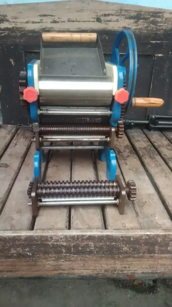 Gilingan mie merk Mollar