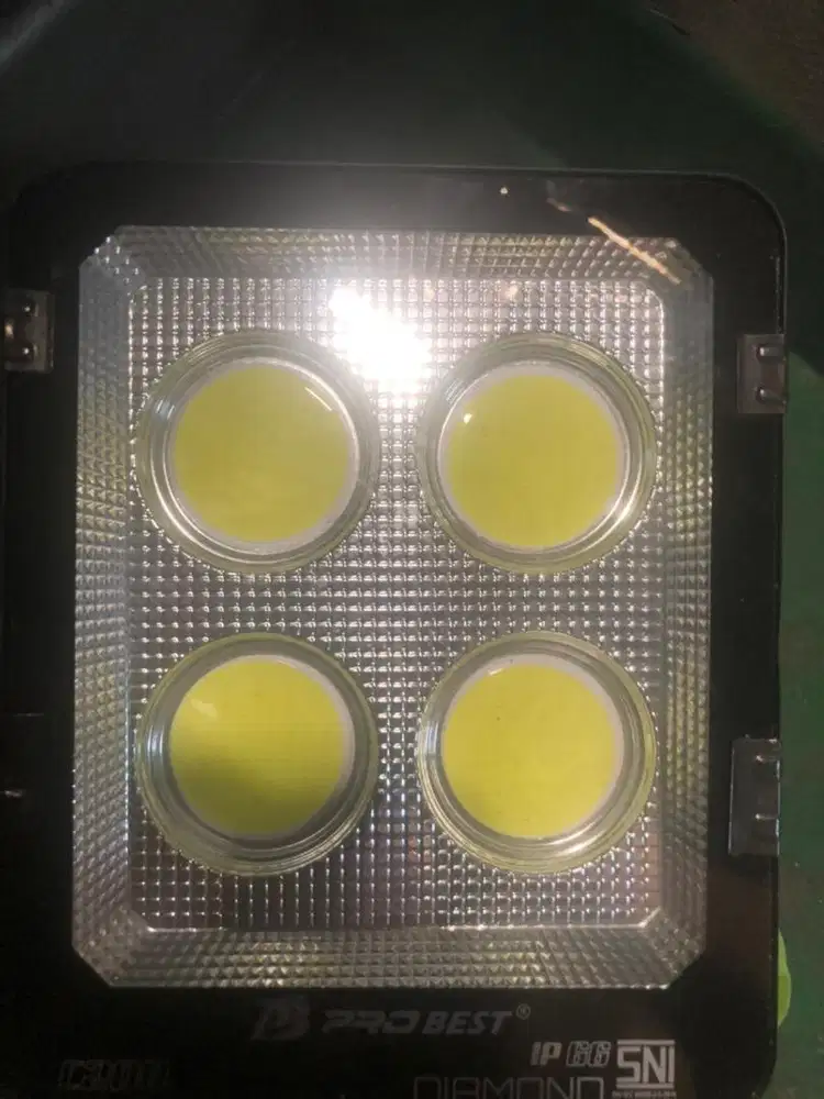 di mahar aja lampu led sorot masih ada kardusnya jarang di pake mahar