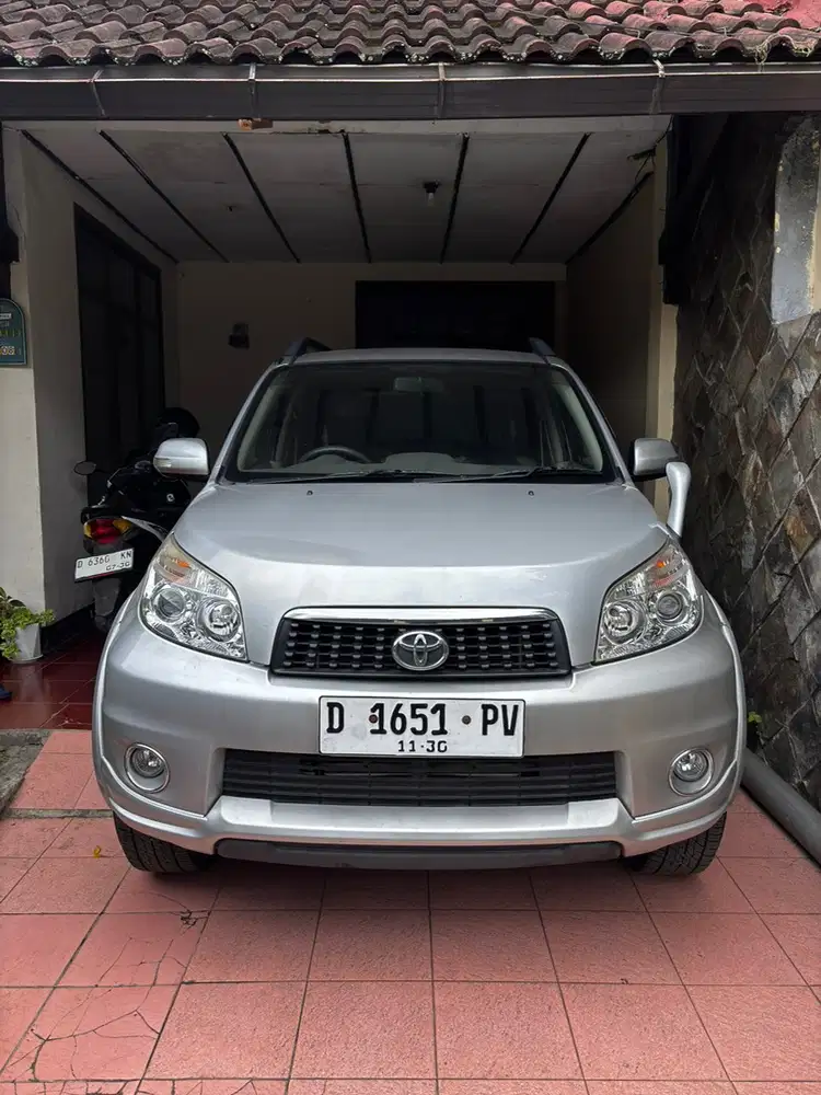DIJUAL CPT Toyota Rush G/MT 2010 SILVER Terawat Istimewa!!