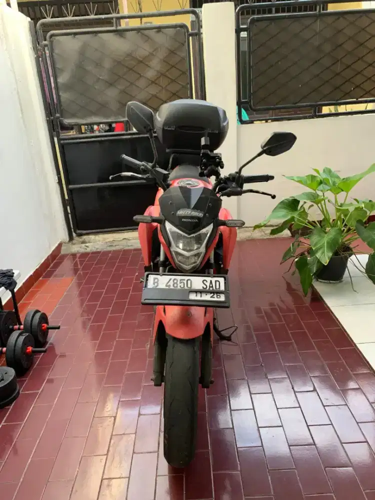 Dijual Cepat Honda CB 150R tahun 2016