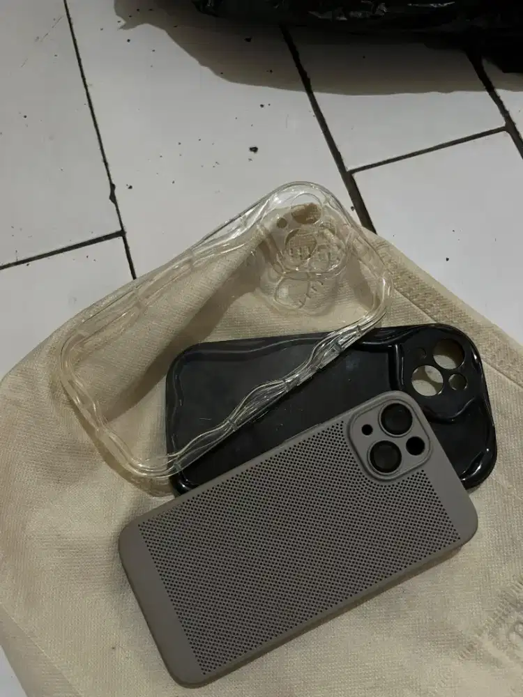 Hardcase dan softcase iPhone 13