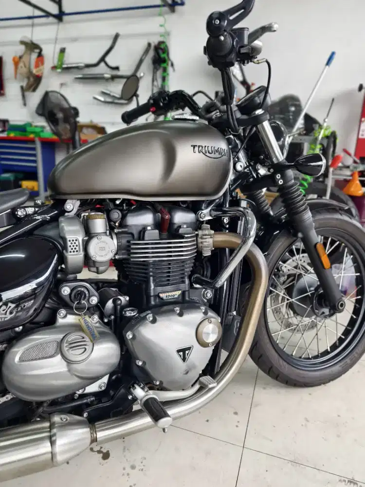 Triumph Bobber 2018 Full Paper Low KM Istimew
