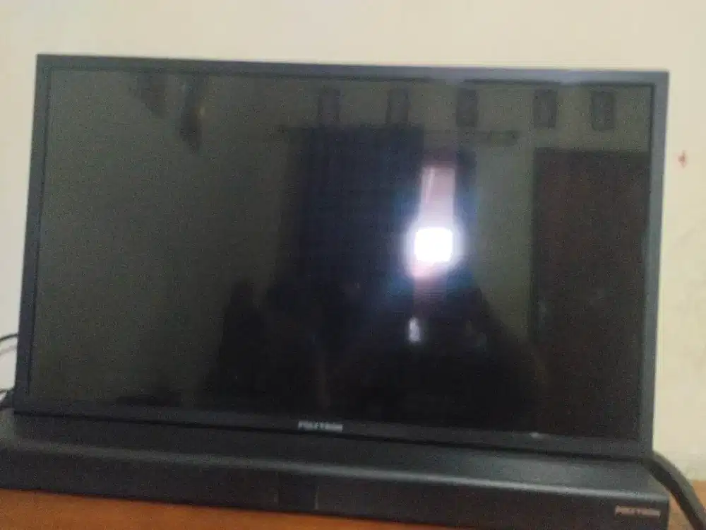 LCD TV 32 IN Pokytron