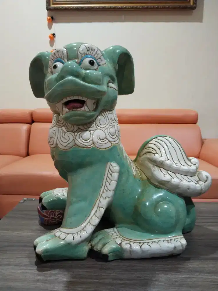 Patung Singa Keramik China antik