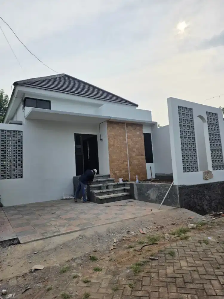 DI JUAL RUMAH BARU DI NGALIYAN
