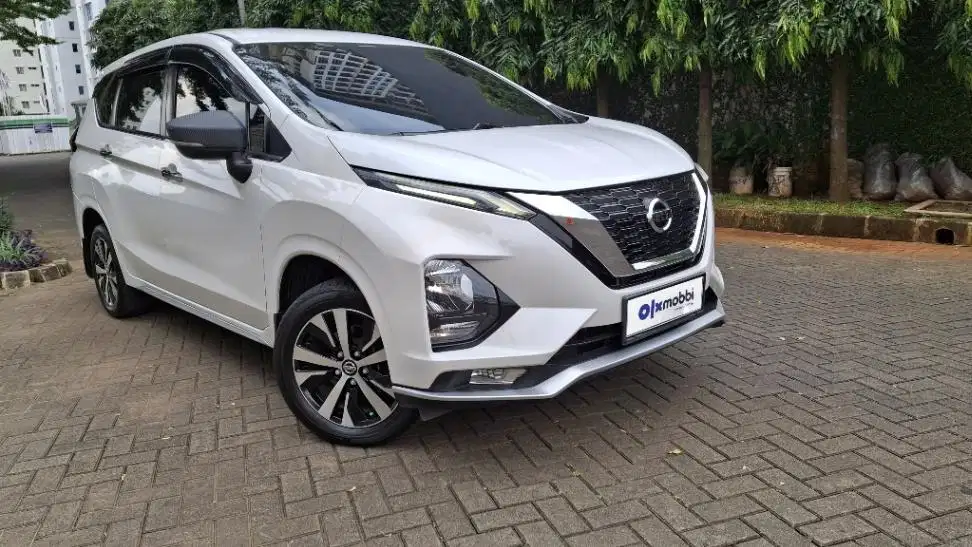 LOW DP Nissan Livina 1.5 VL Bensin-AT 2019 BMS