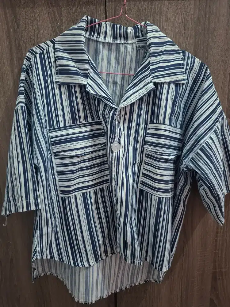 Baju atasan salur biru putih