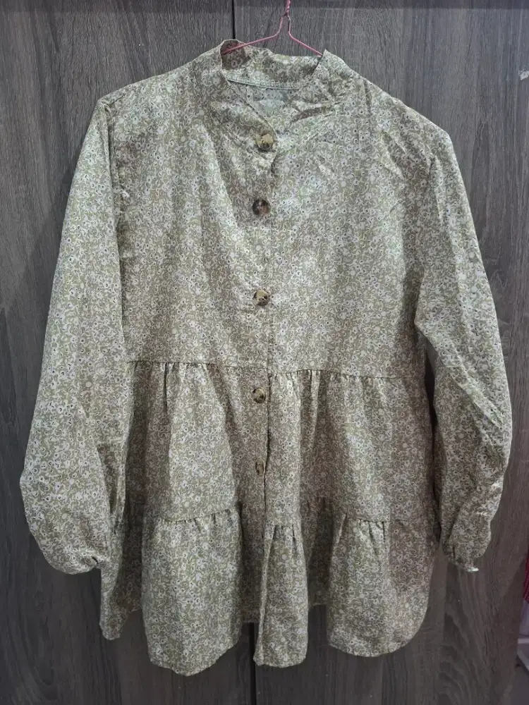 Baju atasan hijau mekar