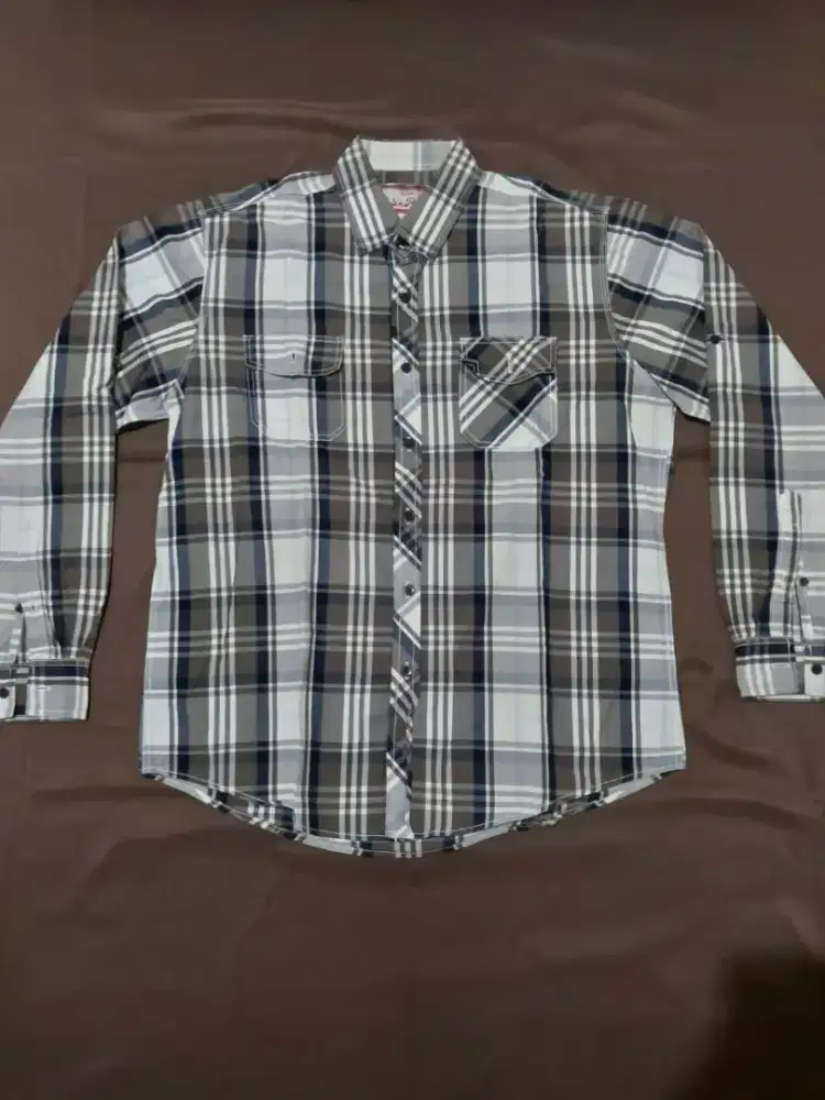 Kemeja flanel tangan panjang merk Salt and Pepper