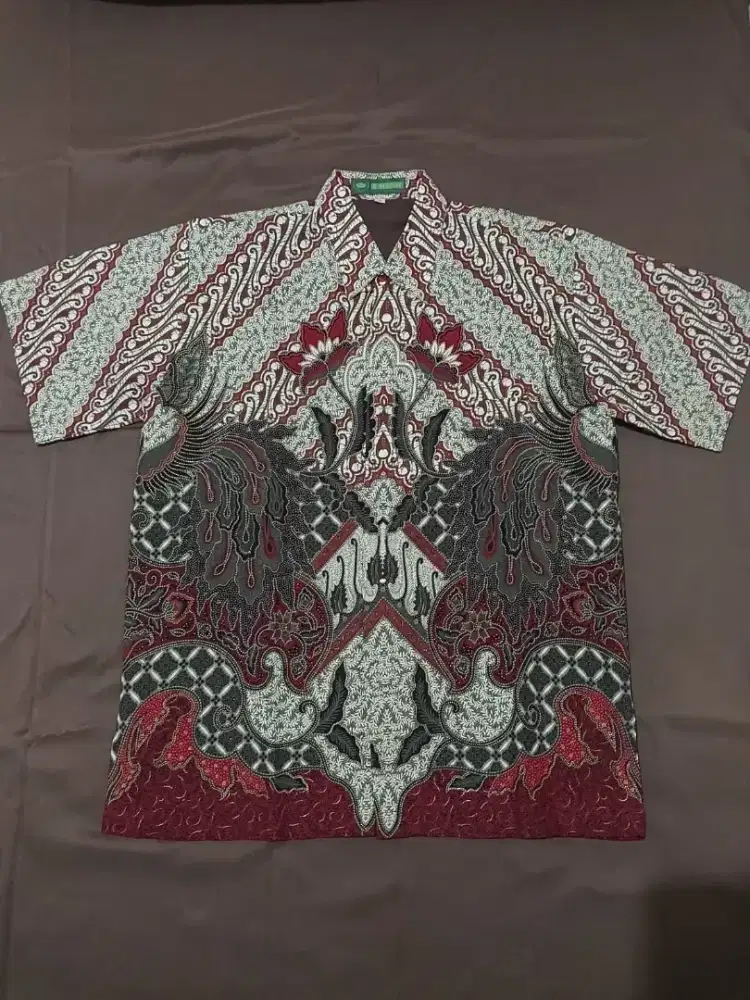 Kemeja batik tangan pendek bahan sutera atau silk