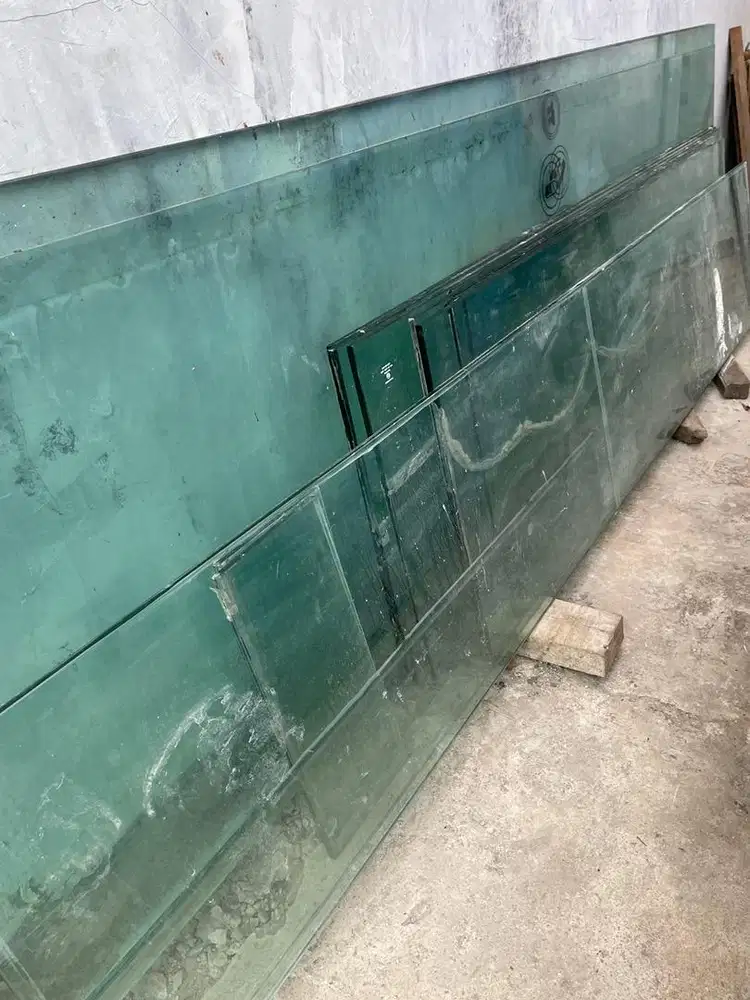 Kaca tempered bekas tebal 12mm