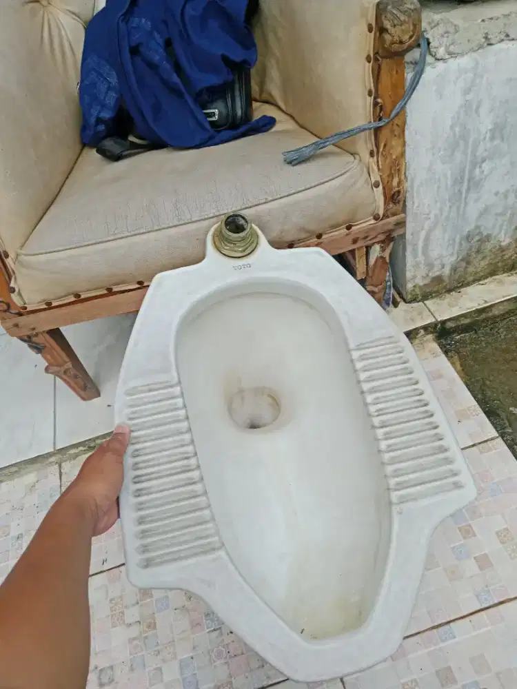 Closed jongkok toto nyiram sendiri jumbo