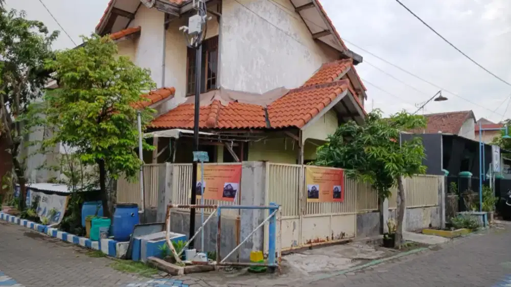 DIJUAL Rumah Hoek dengan 2 Lantai full furnished