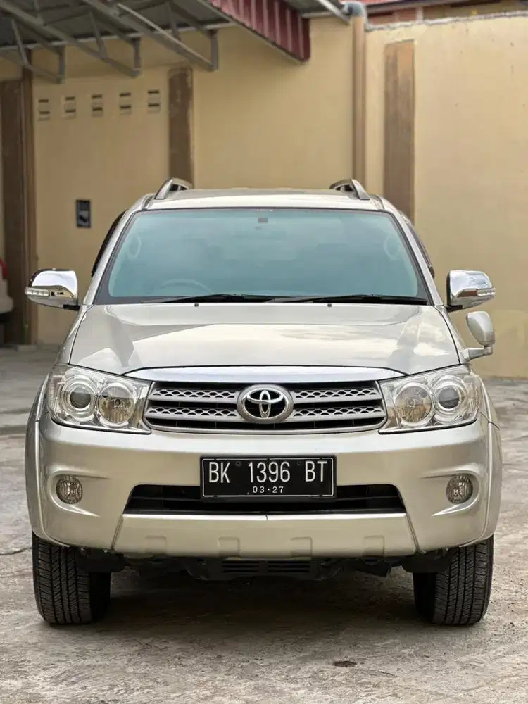 Toyota fortuner diesel 2.5 G at matic 2011