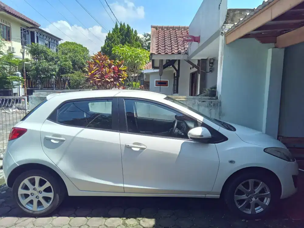 Mazda 2 Tipe S 2011 MT Tgn ke-1 Service Record Bengkel Resmi