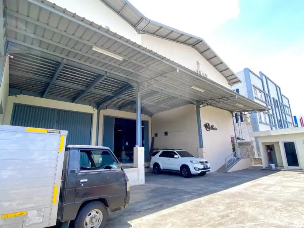 Gudang dalam Komplek Marunda Center, Bekasi