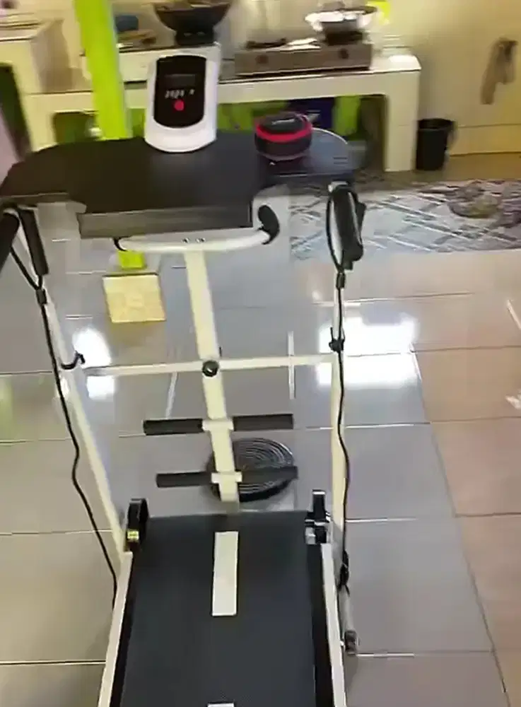 Di jual cepet aja' gan alat olahraga nya mo pindah