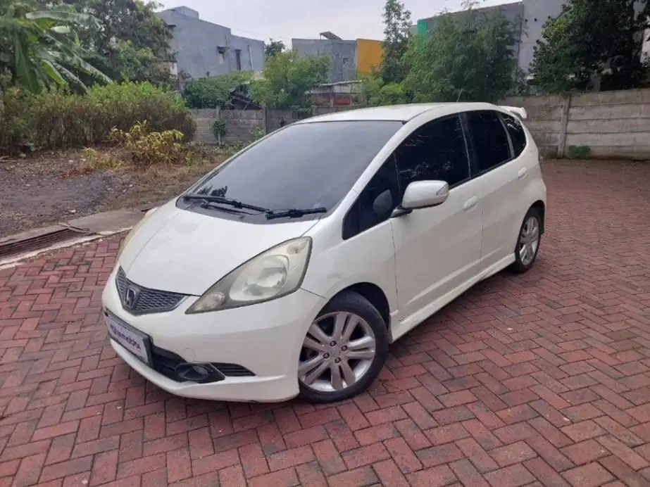 DP MURAH Honda Jazz 1.5 RS Bensin-AT-2010 Putih wSZ