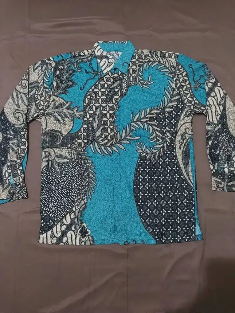 Kemeja tangan panjang size L cuma dipakai 1x aja