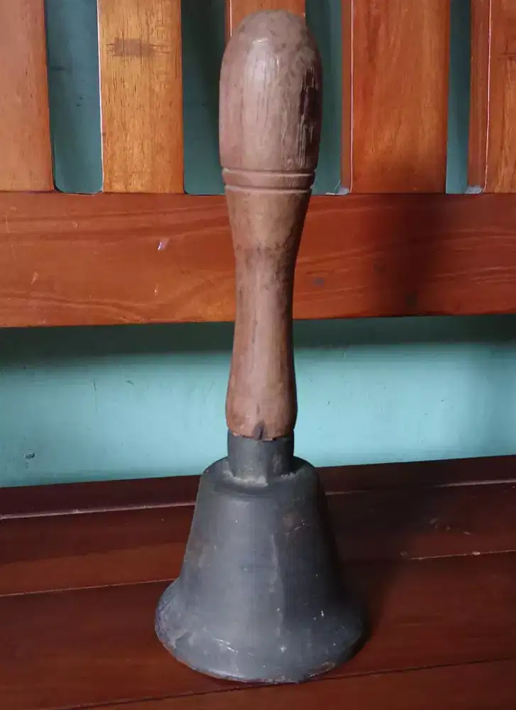 lonceng kecil kuningan