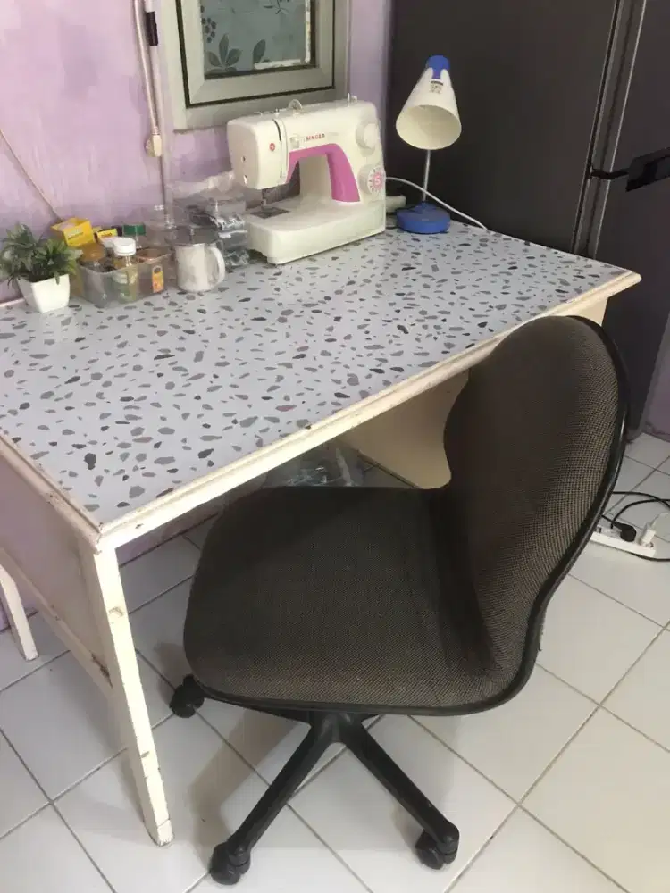 Meja kerja. Meja belajar. Meja jahit. Meja kayu besar kuat kokoh